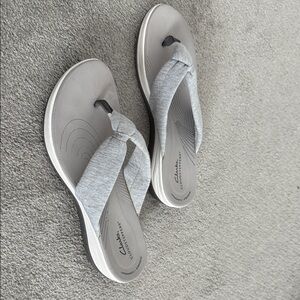Clarks Women's Light Gray Sandals